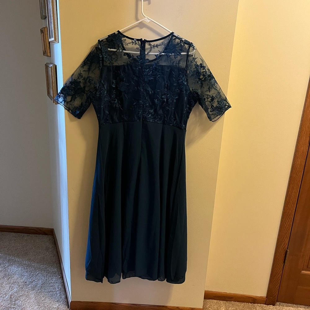 Chic Teal Lace Midi Dress